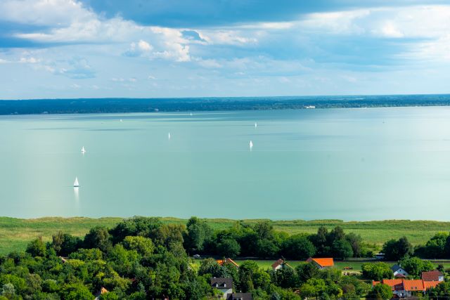 Balatoni nyár a vendéglátóhelyek szemszögéből